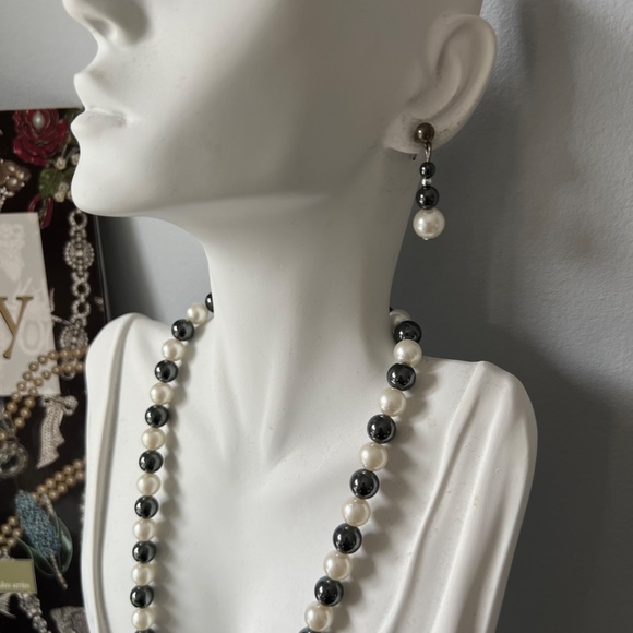 Vintage Faux Glass Pearls necklace Earrings - Picture 6 of 10